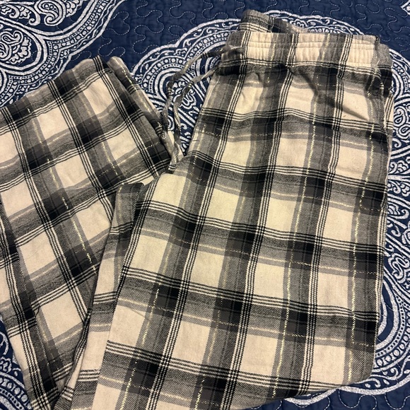 GAP Black and Cream Plaid pajama Pants - Picture 11 of 16